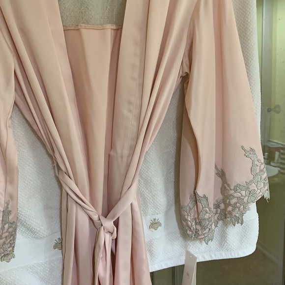 Flora Nikrooz Alesia Satin Kimono Robe in Blush - Picture 7 of 10